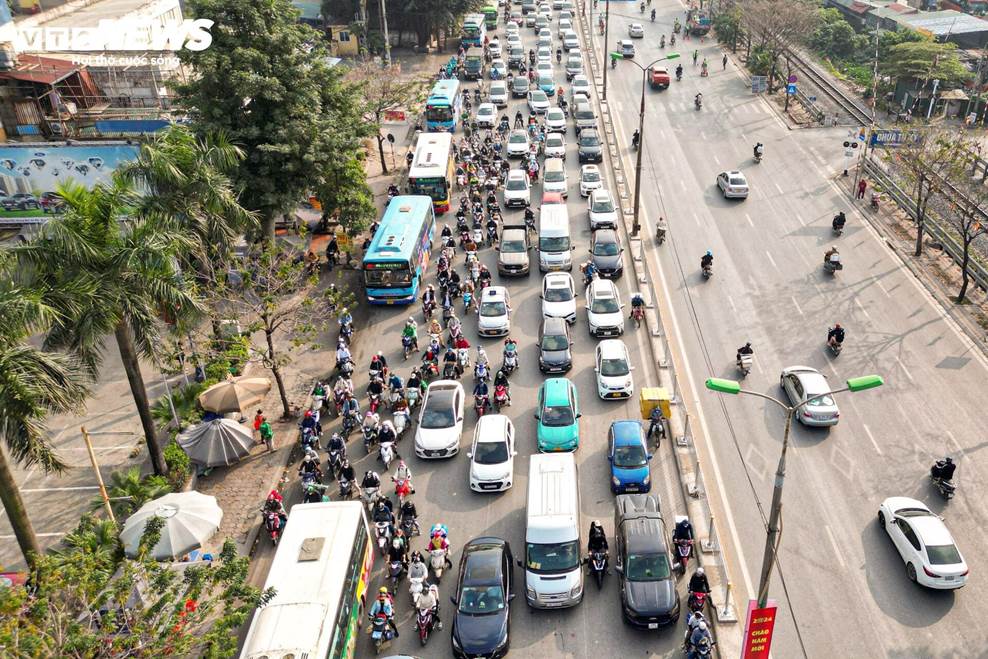 Người dân ùn ùn trở về Thủ đô, cao tốc Pháp Vân - Cầu Giẽ kẹt cứng-8