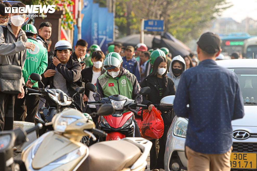 Người dân ùn ùn trở về Thủ đô, cao tốc Pháp Vân - Cầu Giẽ kẹt cứng-9