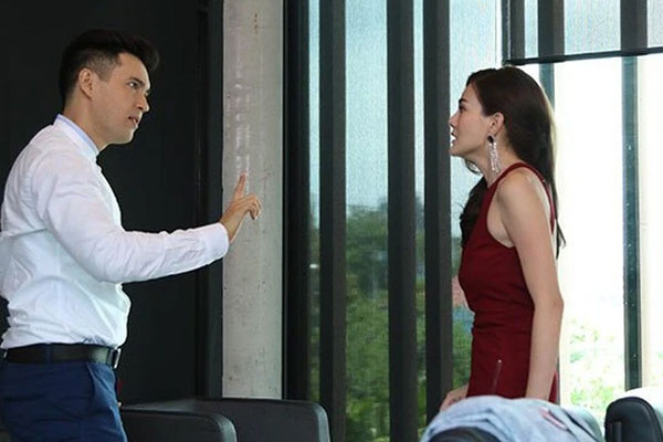 Tôi quá bất ngờ khi biết chồng đã làm giám đốc 5 năm-2