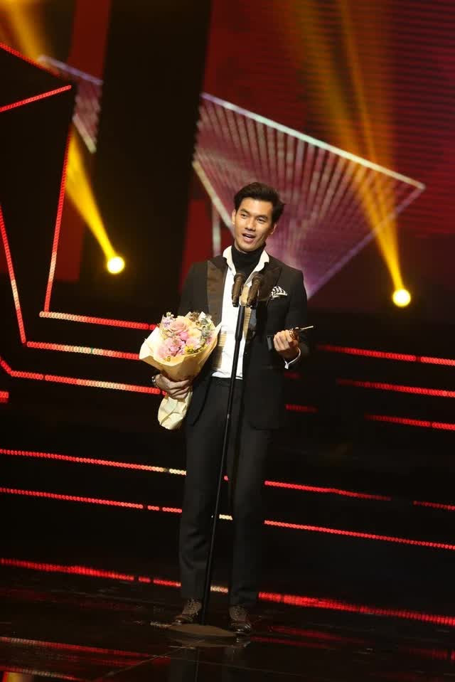 Gia đình mình vui bất thình lình thắng lớn, Cuộc đời vẫn đẹp sao trắng tay ở VTV Awards-3
