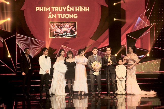 Gia đình mình vui bất thình lình thắng lớn, Cuộc đời vẫn đẹp sao trắng tay ở VTV Awards-2