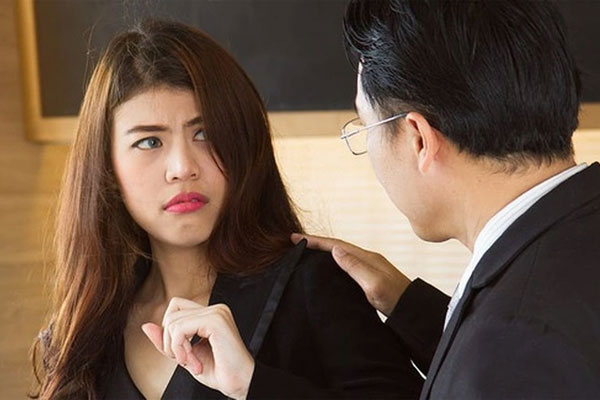 Em chồng gửi cho tôi 2 bức ảnh và xin tôi giữ kín bí mật cho em-2