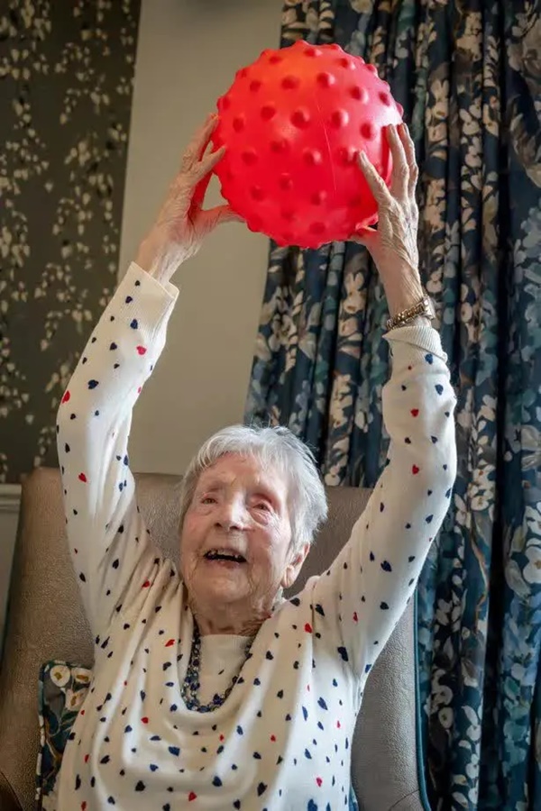 Không phải nghỉ ngơi, 3 cụ bà này vẫn sống thọ hơn 100 tuổi nhờ 5 thói quen đơn giản-1