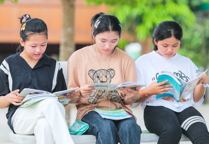 Đề minh họa thi tốt nghiệp 2025 thêm nhiều câu lạ ngăn học vẹt, khoanh bừa?-2