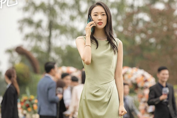 Ngày cưới bố mẹ xúc động vì biết tôi được gả vào nhà tốt, 6 tháng sau anh trai kéo loa sang hỏi thăm-1