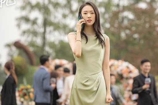 Ngày cưới bố mẹ xúc động vì biết tôi được gả vào nhà tốt, 6 tháng sau anh trai kéo loa sang hỏi thăm