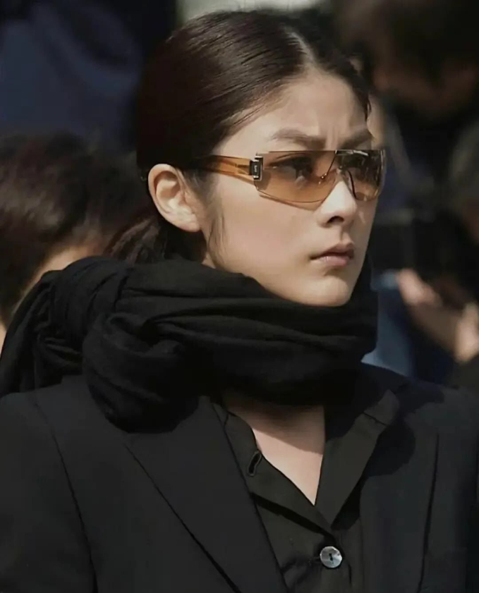 Hình ảnh đám tang Mai Diễm Phương bất ngờ được chia sẻ lại: Tang lễ không tiếng khóc, một nụ cười khiến Trương Bá Chi bị mắng suốt 20 năm-9