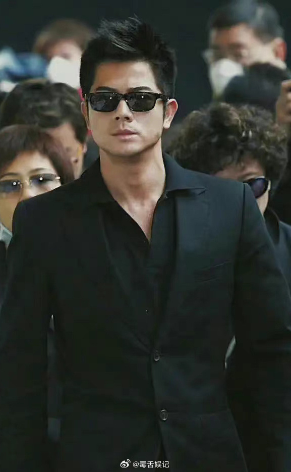 Hình ảnh đám tang Mai Diễm Phương bất ngờ được chia sẻ lại: Tang lễ không tiếng khóc, một nụ cười khiến Trương Bá Chi bị mắng suốt 20 năm-7