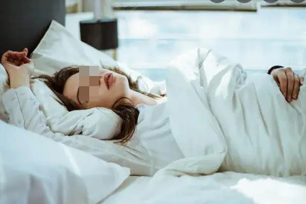 Phụ nữ sau tuổi 40 thấy xuất hiện 3 dấu hiệu khi ngủ thì cẩn thận đột quỵ đang tìm đến-1