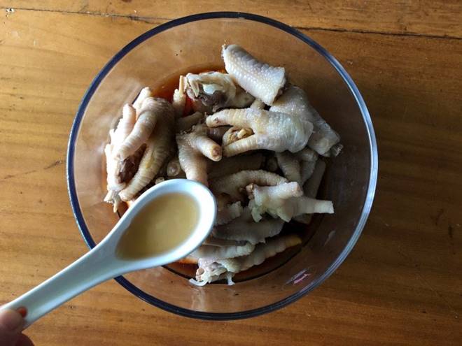 Vẫn là chân gà trộn chua ngọt nhưng biến tấu kiểu này được món ăn mới mẻ, giải ngán cho dịp Tết-7