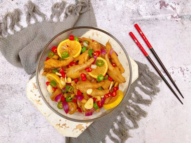 Vẫn là chân gà trộn chua ngọt nhưng biến tấu kiểu này được món ăn mới mẻ, giải ngán cho dịp Tết-9