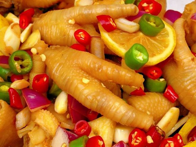 Vẫn là chân gà trộn chua ngọt nhưng biến tấu kiểu này được món ăn mới mẻ, giải ngán cho dịp Tết-11