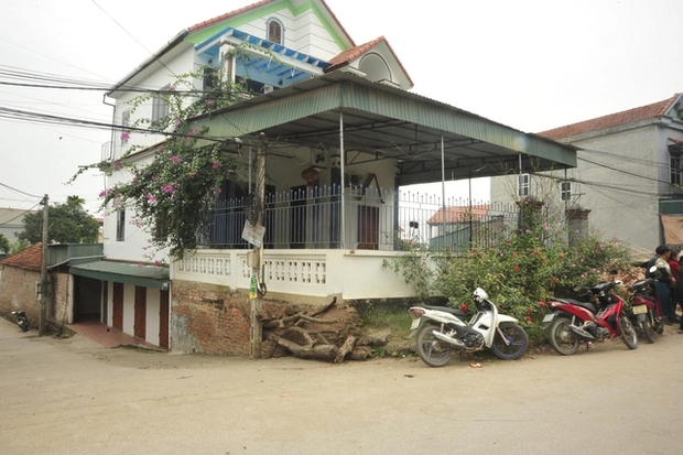 Vụ cụ bà 70 tuổi nghi bị vợ chồng con trai đuổi ra đường: 2 người con gái gây bức xúc khi mong mạnh thường quân giúp đỡ-4