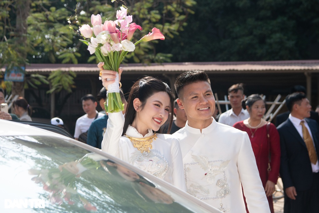 Nhan sắc ngày ấy - bây giờ của vợ Quang Hải có gì khác biệt?-1