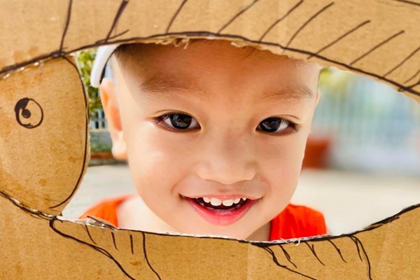 Cha mẹ phải nâng đỡ con cái trong 3 thời điểm quan trọng này, nếu không trẻ có thể tự ti trong suốt quãng đời còn lại-2