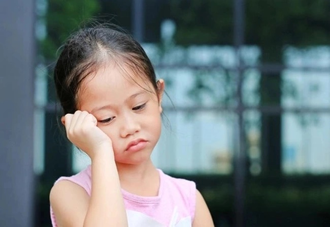 Cha mẹ phải nâng đỡ con cái trong 3 thời điểm quan trọng này, nếu không trẻ có thể tự ti trong suốt quãng đời còn lại-1