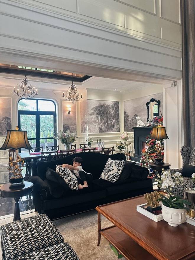 Lấy thiếu gia ngành xây dựng, Á hậu Tú Anh vừa khoe về nhà mới đẹp xinh trước năm mới-2