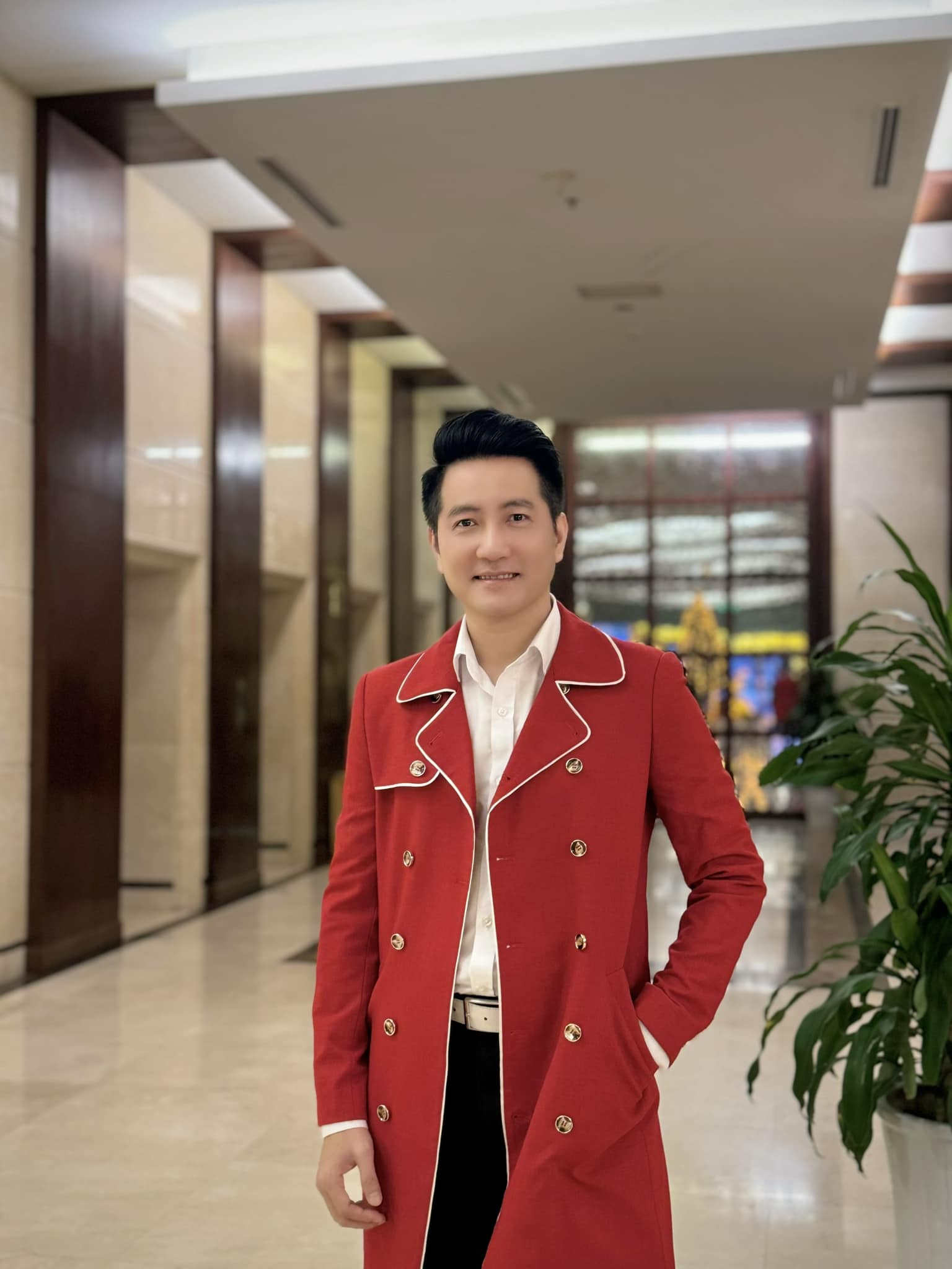 Nam ca sĩ Việt nổi tiếng: Tuổi 46 giàu có, đẹp trai, không vợ con dù đi đâu cũng có người tỏ tình-5