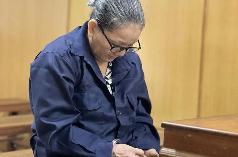 Bị bạo hành, người phụ nữ dùng dao đâm tới tấp chồng ‘hờ’ kém 18 tuổi-1