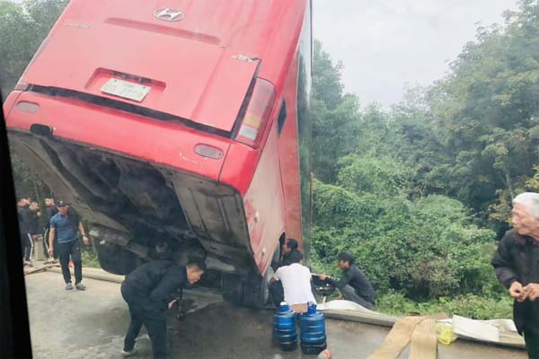 Nhóm thiếu niên cướp cửa hàng tiện lợi, đuổi đánh nhân viên bán hàng-3