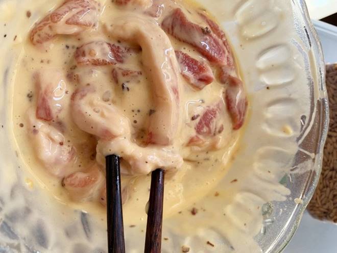 Thịt nọng không chỉ nướng mới ngon, nấu kiểu này được món mềm trong, giòn ngoài cả nhà mê mẩn-4