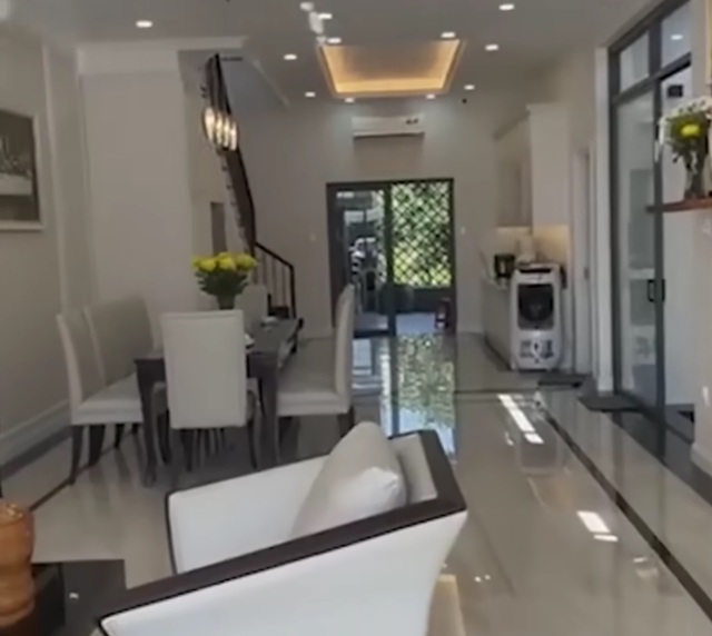 Quyền Linh xây biệt thự 500m2 cho mẹ ở quê, tặng một món đồ không ai ngờ tới-1