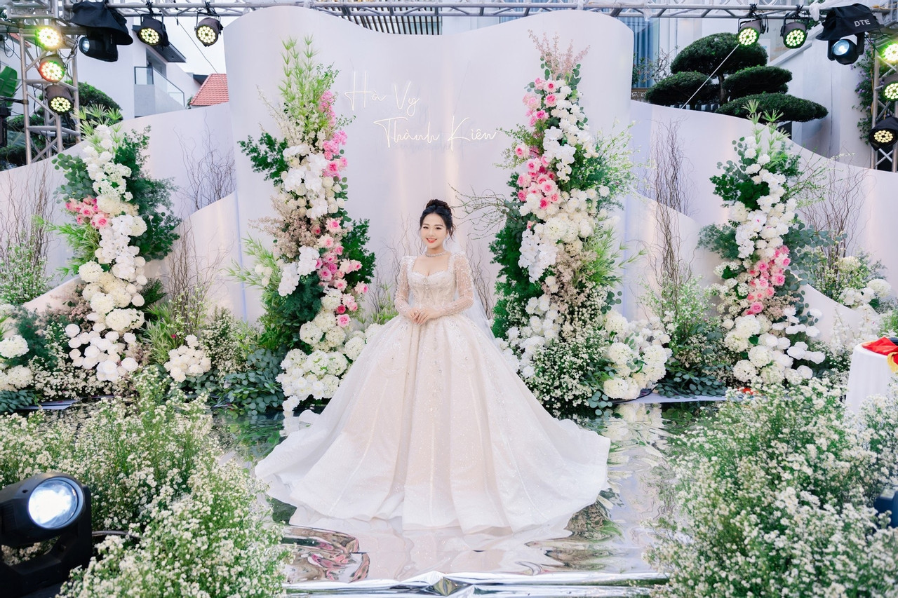 Siêu đám cưới nhà đại gia Quảng Ninh: Dựng rạp 1.500m2, đãi khách 28 triệu/mâm-5