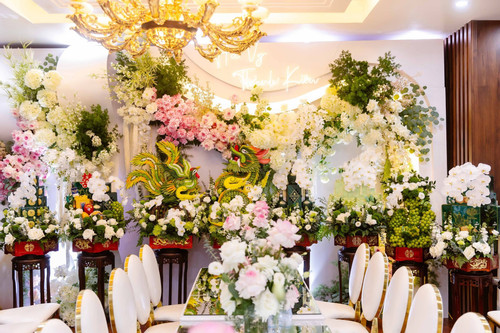 Siêu đám cưới nhà đại gia Quảng Ninh: Dựng rạp 1.500m2, đãi khách 28 triệu/mâm-7