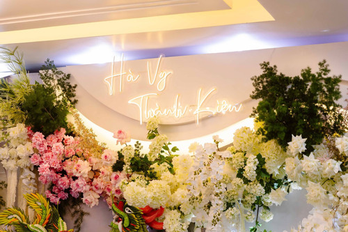 Siêu đám cưới nhà đại gia Quảng Ninh: Dựng rạp 1.500m2, đãi khách 28 triệu/mâm-12