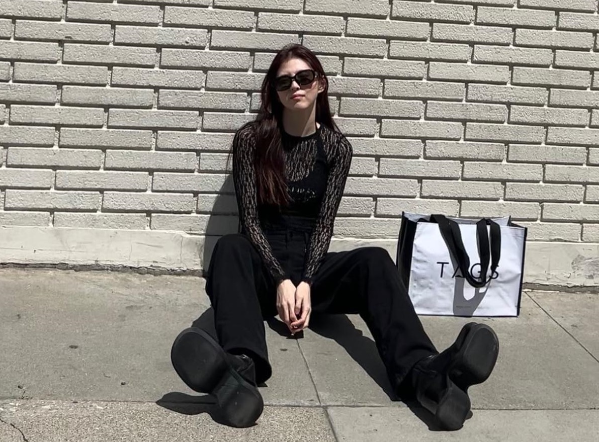 Phong cách diện quần jeans của Han So Hee: Phối đồ dịu dàng hay cá tính cũng đều đẹp xuất sắc-4