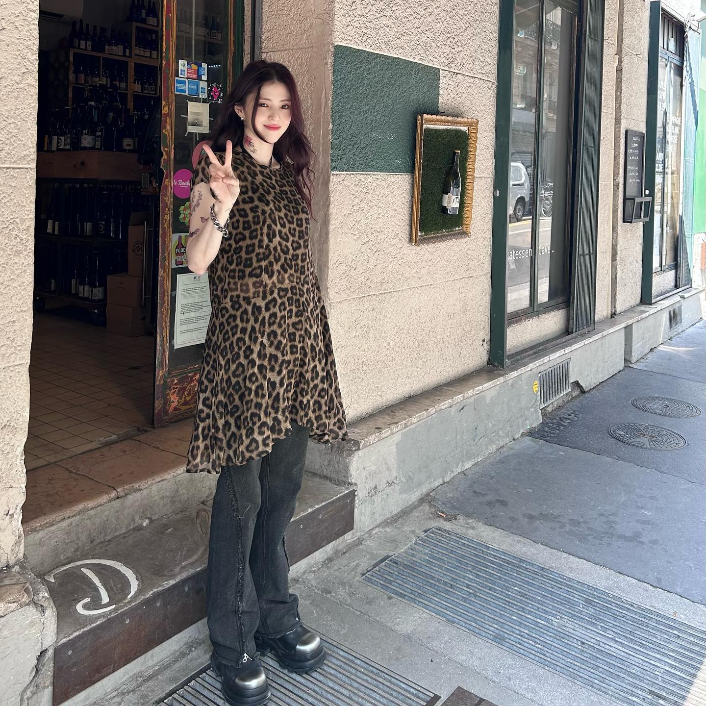 Phong cách diện quần jeans của Han So Hee: Phối đồ dịu dàng hay cá tính cũng đều đẹp xuất sắc-5