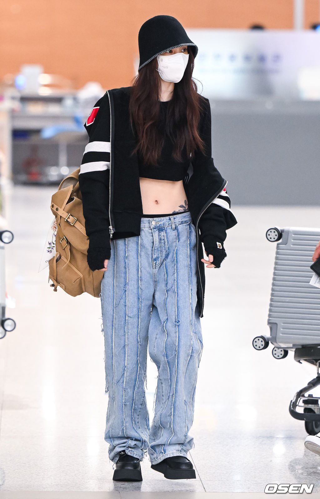 Phong cách diện quần jeans của Han So Hee: Phối đồ dịu dàng hay cá tính cũng đều đẹp xuất sắc-8