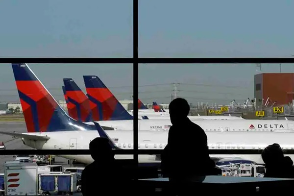 Hành khách chết bí ẩn trong động cơ máy bay ở Mỹ-1