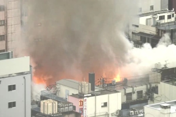 Công ty Trung Quốc bắt nhân viên bò giữa đường vì thua trò chơi tập thể-2