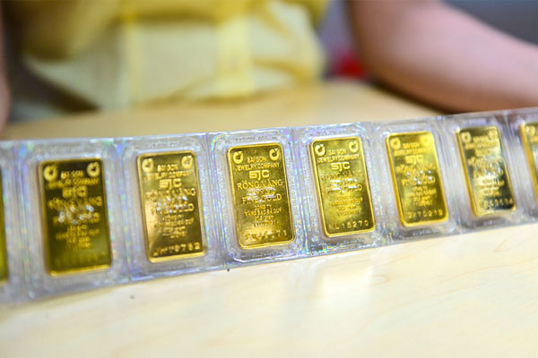Giá vàng hôm nay 4/1/2024 rơi tự do, vàng SJC neo ở đỉnh 75 triệu đồng-1