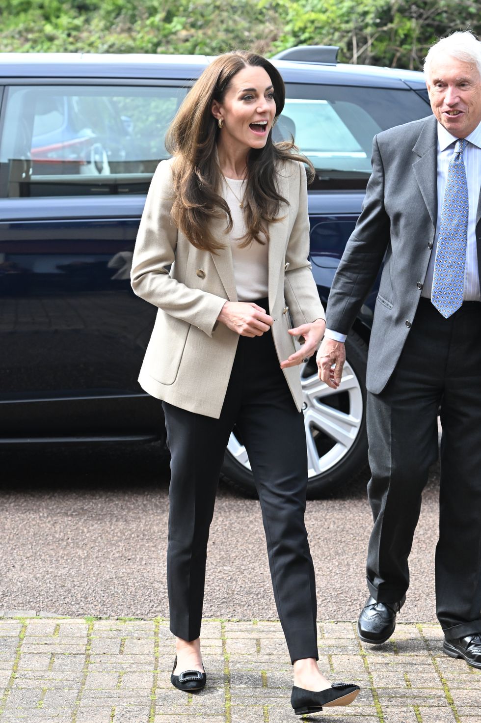 Vương phi Kate Middleton gợi ý 10 cách mặc quần ống đứng chuẩn thanh lịch cho phụ nữ trên 40 tuổi-8