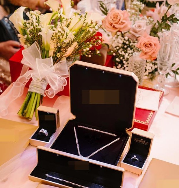 Chú rể từ Mỹ về Hậu Giang rước dâu, đám cưới hoành tráng với hồi môn 400 viên kim cương-2