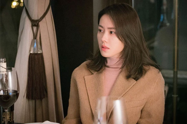 Thu dọn di vật của chồng quá cố, người vợ choáng váng khi biết bí mật của bạn đời-1