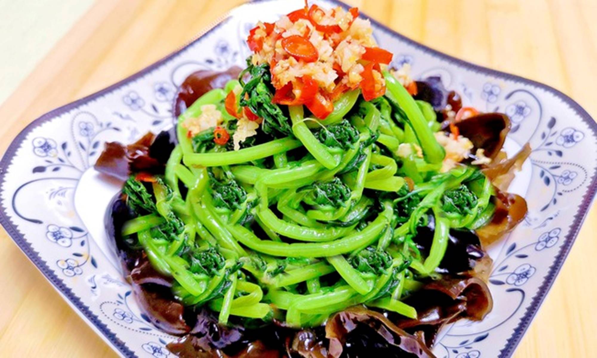 Trời rét đậm, ăn nhiều loại rau hoàng đế để trị cảm lạnh, bổ gan, làm món gì cũng ngon-3