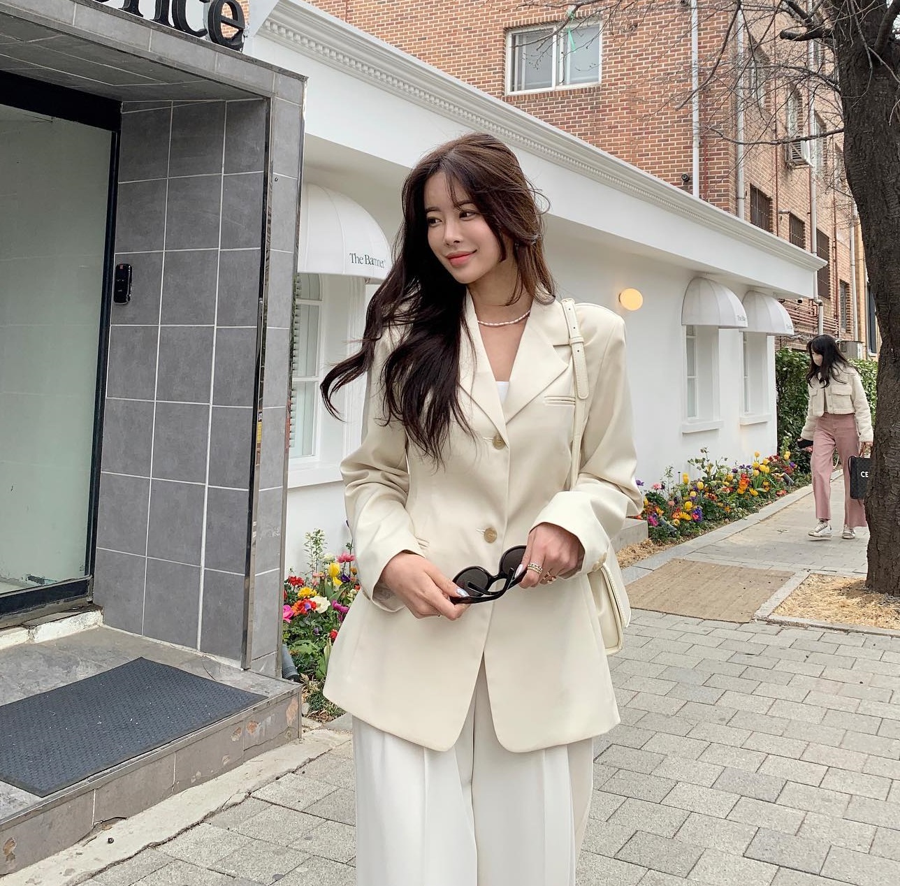 5 mẫu áo blazer trẻ trung và nổi bật, lý tưởng để sắm diện Tết-7