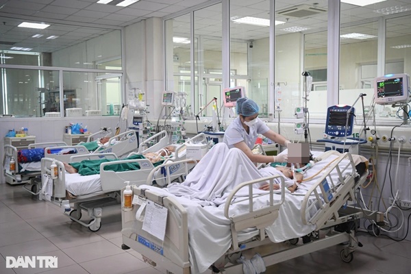 Bệnh nhân cúm A phổi trắng xóa, thở máy: Bác sĩ nêu nhóm người nguy cơ-1