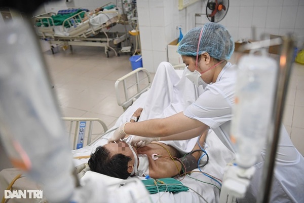 Bệnh nhân cúm A phổi trắng xóa, thở máy: Bác sĩ nêu nhóm người nguy cơ-2