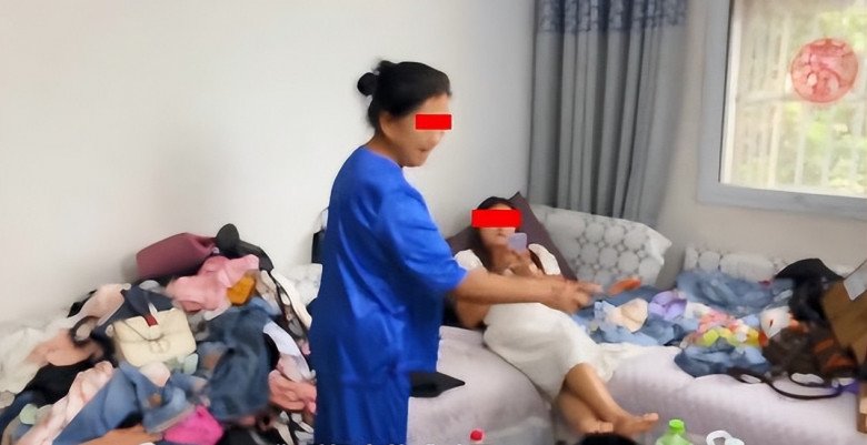 Khuyên con trai ly hôn rồi cưới vợ mới xinh hơn, bà mẹ hối hận tột cùng khi bước vào nhà con-1