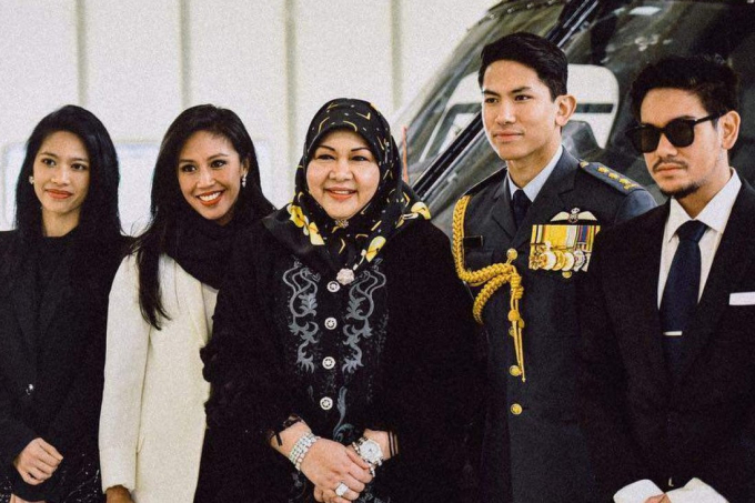 Gây sốt với hôn lễ phủ vàng kéo dài 9 ngày xa hoa nhất châu Á, cuộc sống của công chúa Brunei giờ ra sao?-1