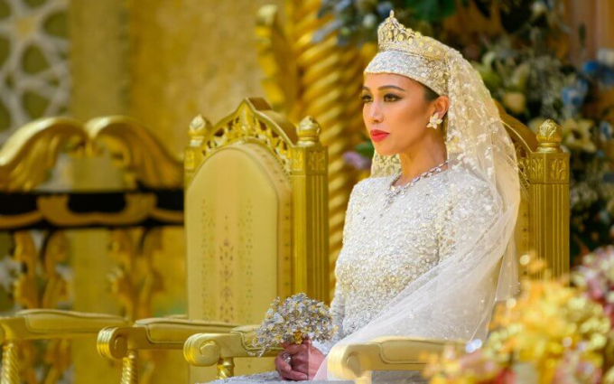 Gây sốt với hôn lễ phủ vàng kéo dài 9 ngày xa hoa nhất châu Á, cuộc sống của công chúa Brunei giờ ra sao?-2