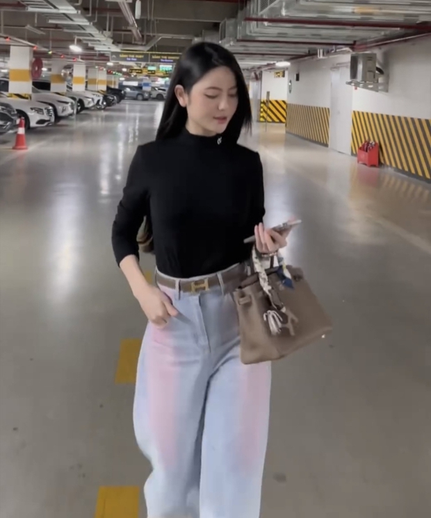 Chu Thanh Huyền tay cầm túi hiệu, đi xe tiền tỷ của Quang Hải nhưng dân tình lại chú ý đến chiếc áo đang mặc-3
