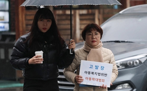Kẻ tống tiền Lee Sun Kyun bị buộc tội lạm dụng trẻ em-1