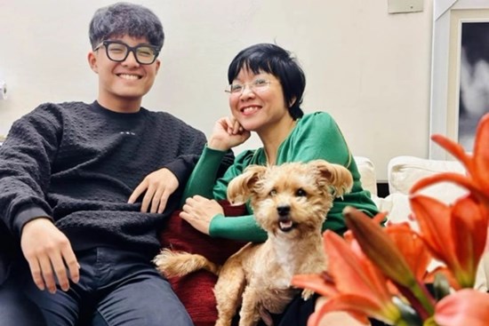 Năm mới, con trai MC Thảo Vân dặn dò 1 câu khiến mẹ rơi nuớc mắt, ai cũng khen: Đẻ đứa con 