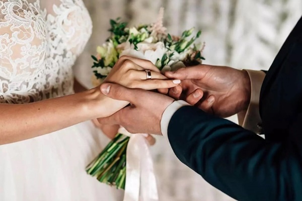 Tôi có nên rổ rá cạp lại với bạn thân của chồng cũ?-1