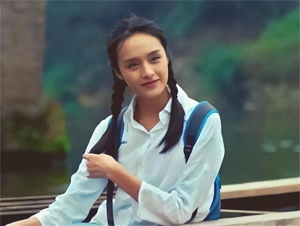 Nàng tiểu thư cãi lời cha mẹ để kết hôn với Ảnh đế nghèo nhất Cbiz, sau 12 năm ra đi tay trắng không có con cái-1